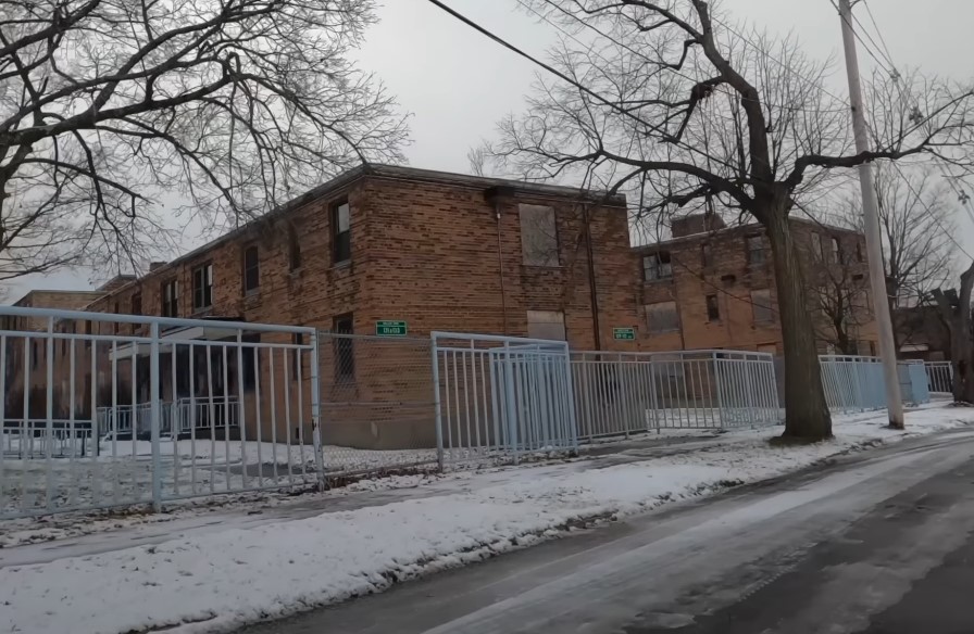 Abandoned building in a snowy Buffalo